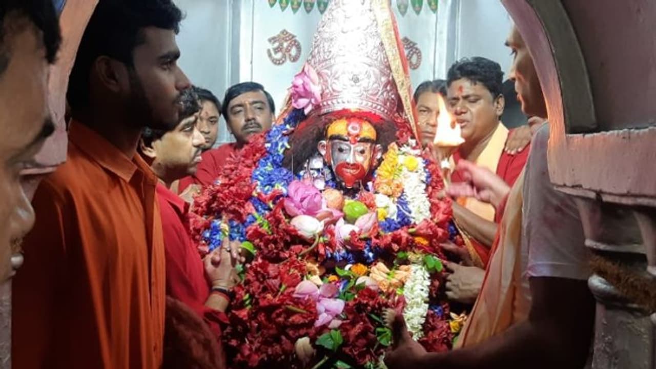 চতুর্দশীর পুজোর ভক্তদের জন্য খুলে গেল তারাপীঠ মন্দির চতুর্দশীর পুজোর ভক্তদের জন্য খুলে গেল তারাপীঠ মন্দির