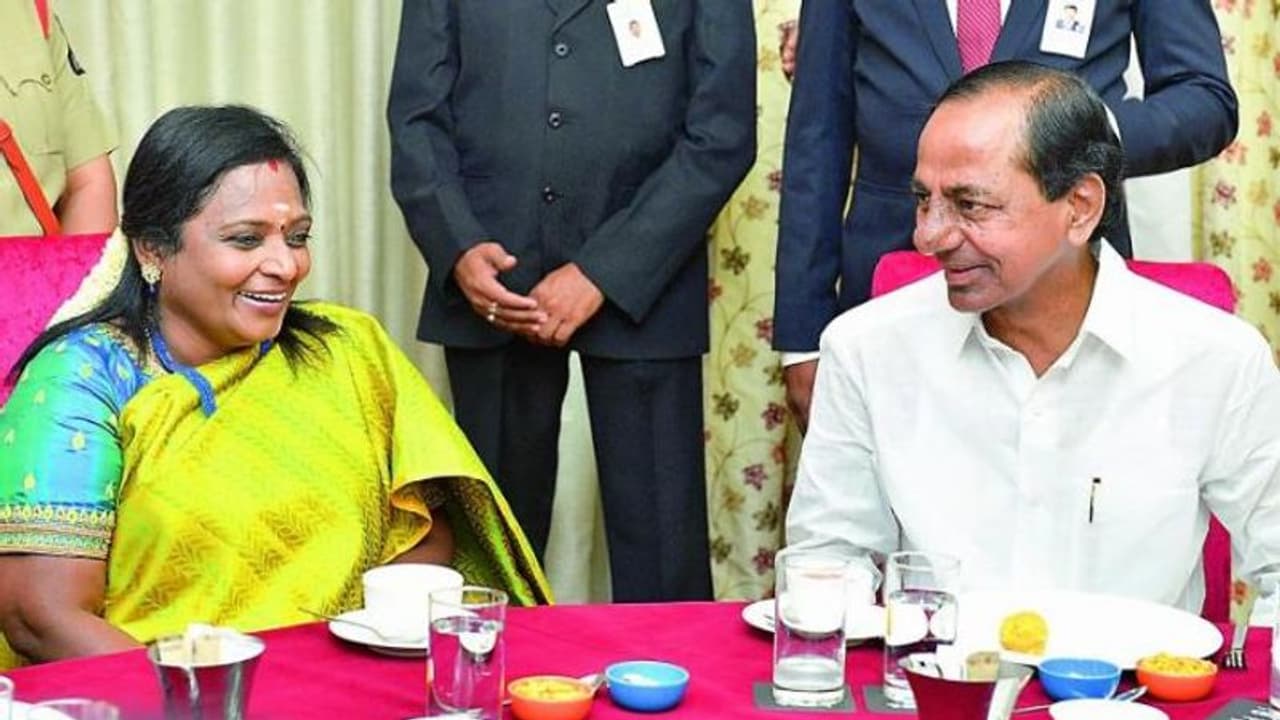 பொன்னியின் செல்வன் குந்தவையாக மாறிய கவர்னர் தமிழிசை சௌந்தரராஜன்.. அதிர்ச்சியில் தெலங்கானா முதல்வர் KCR !