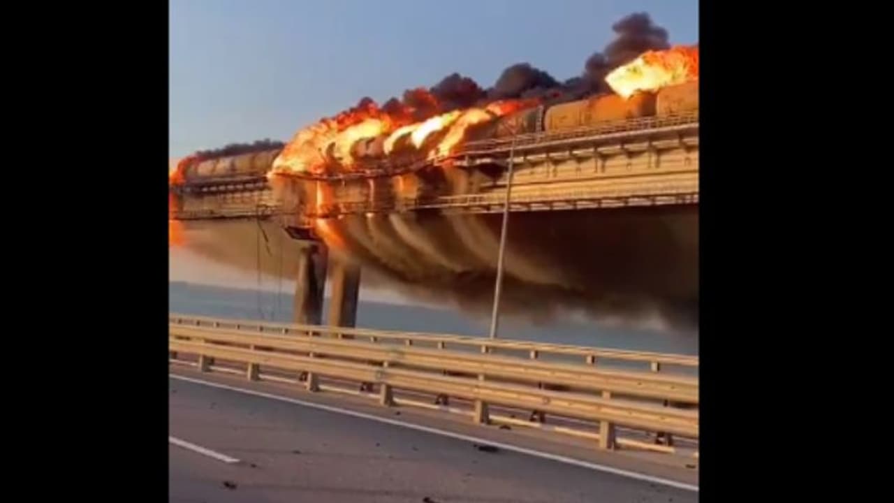 സ്ഫോടനത്തിൽ തകർന്ന കടൽ പാലം പുനർനിർമ്മിക്കാൻ റഷ്യ, 2023 ജൂലൈയിൽ പൂർത്തിയാക്കും സ്ഫോടനത്തിൽ തകർന്ന കടൽ പാലം പുനർനിർമ്മിക്കാൻ റഷ്യ, 2023 ജൂലൈയിൽ പൂർത്തിയാക്കും