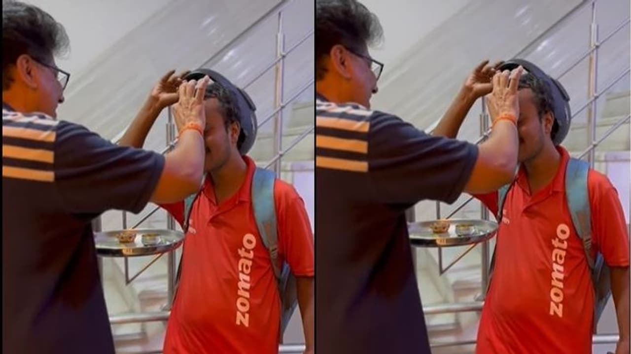ತಡವಾಗಿ ಫುಡ್ ಡೆಲಿವರಿಗೆ ಬಂದ ಜೋಮ್ಯಾಟೋ ಬಾಯ್‌ಗೆ ಅಚ್ಚರಿ, ಆರತಿ ಎತ್ತಿ ಸ್ವಾಗತ!
