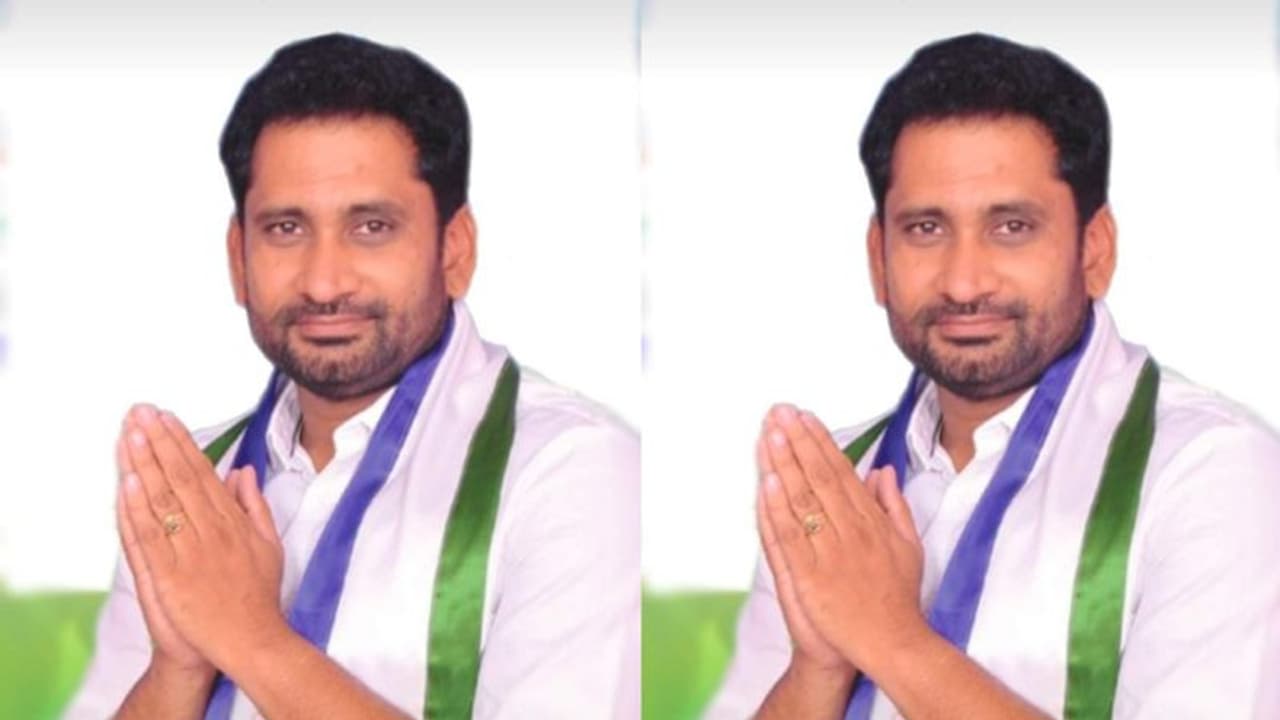 హిందూపురం : రామకృష్ణారెడ్డి హత్య కేసులో 16 మంది అరెస్ట్... నిందితుల్లో ఎమ్మెల్సీ పీఏ హిందూపురం : రామకృష్ణారెడ్డి హత్య కేసులో 16 మంది అరెస్ట్... నిందితుల్లో ఎమ్మెల్సీ పీఏ