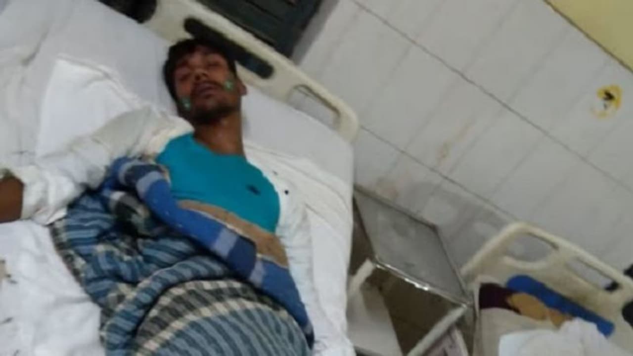 बहराइच में हाइटेंशन लाइन की चपेट में आए बारावफात का जुलूस निकाल रहे लोग, 6 की हुई मौत बहराइच में हाइटेंशन लाइन की चपेट में आए बारावफात का जुलूस निकाल रहे लोग, 6 की हुई मौत