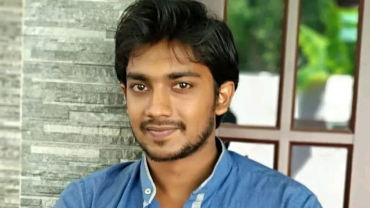 കായംകുളം താലൂക്ക് ആശുപത്രിയിലെ താത്കാലിക ഡോക്ടർ ജീവനൊടുക്കി കായംകുളം താലൂക്ക് ആശുപത്രിയിലെ താത്കാലിക ഡോക്ടർ ജീവനൊടുക്കി