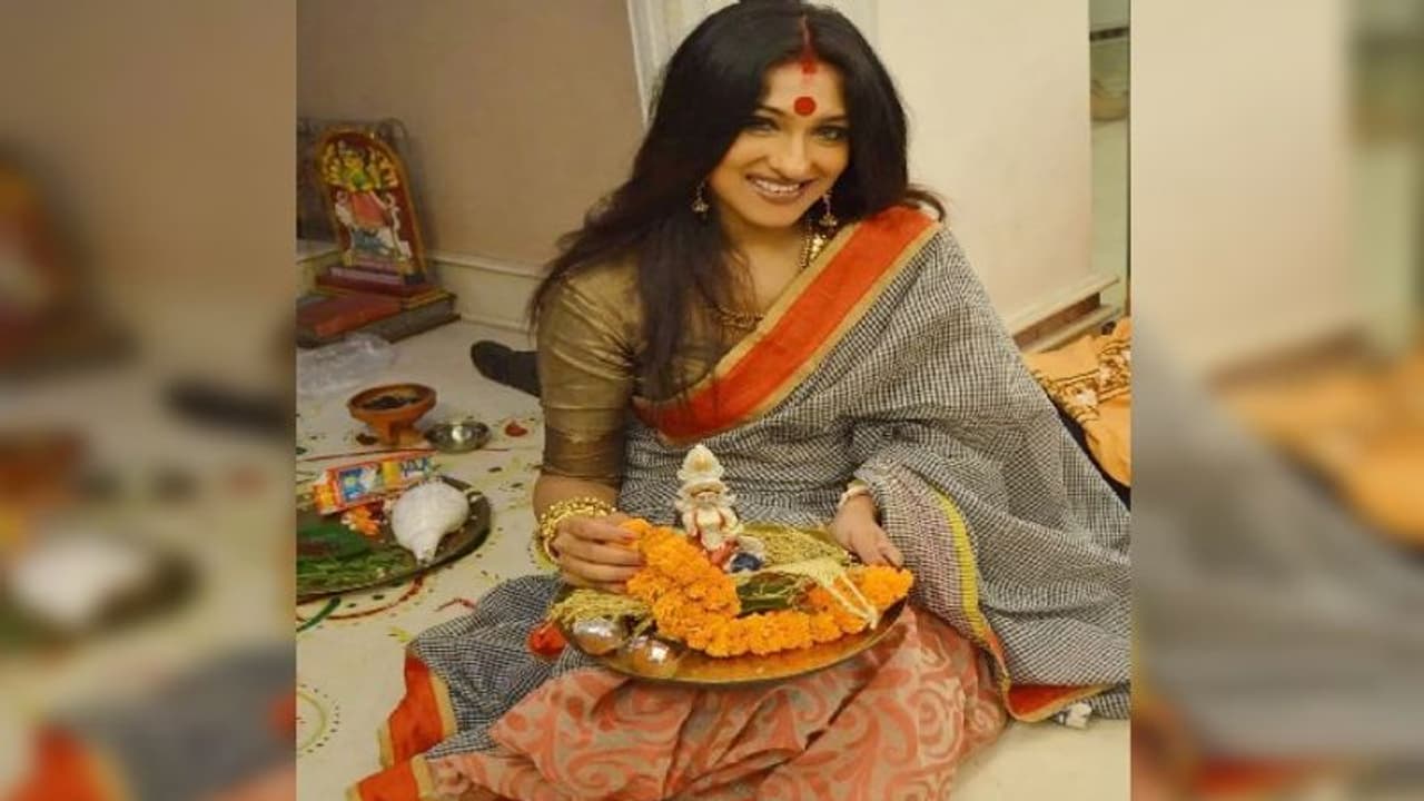 সিঙ্গাপুরে ঋতুপর্ণা, প্রবাসের বাড়িতেই ধনদেবীর আরাধনায় ব্যস্ত নায়িকা সিঙ্গাপুরে ঋতুপর্ণা, প্রবাসের বাড়িতেই ধনদেবীর আরাধনায় ব্যস্ত নায়িকা