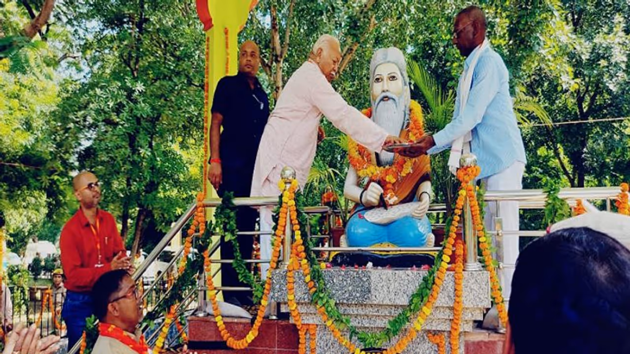 मोहन भागवत ने कहा वाल्मीकि रामायण न लिखते तो राम नहीं मिलते, आप लोग शाखा में जाएं और समझे कार्यप्रणाली मोहन भागवत ने कहा वाल्मीकि रामायण न लिखते तो राम नहीं मिलते, आप लोग शाखा में जाएं और समझे कार्यप्रणाली