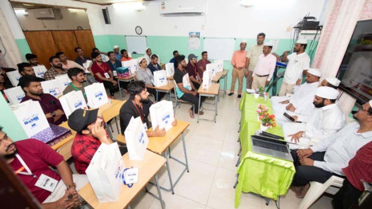 പുലരും വരെ ജോലി ചെയ്യുന്ന റസ്റ്റോറന്റ് ജീവനക്കാര്ക്കായി ഒമാനില് ഐസിഎഫിന്റെ നബിദിനാഘോഷം പുലരും വരെ ജോലി ചെയ്യുന്ന റസ്റ്റോറന്റ് ജീവനക്കാര്ക്കായി ഒമാനില് ഐസിഎഫിന്റെ നബിദിനാഘോഷം