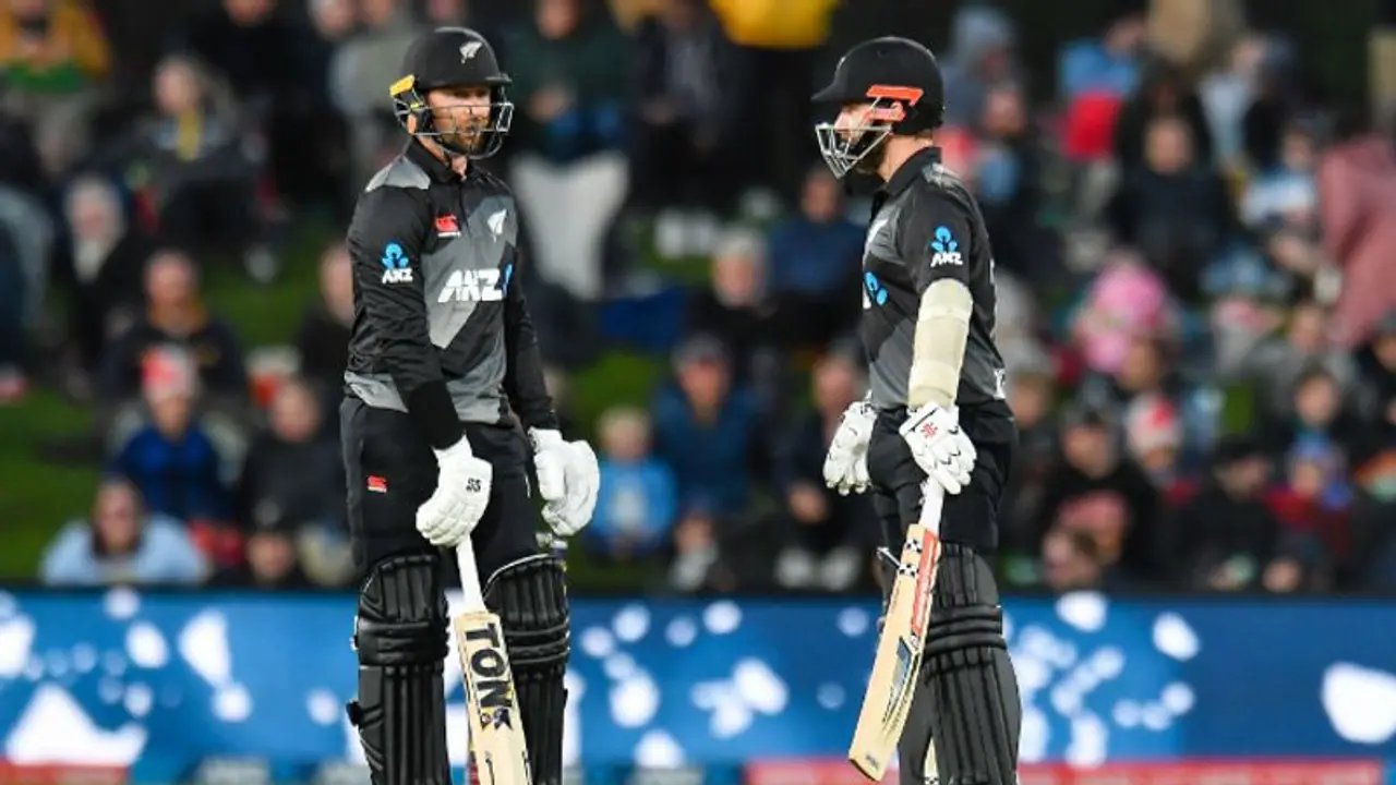 T20 World Cup: ಲಂಕಾ ಎದುರು ಟಾಸ್ ಗೆದ್ದ ನ್ಯೂಜಿಲೆಂಡ್ ಬ್ಯಾಟಿಂಗ್ ಆಯ್ಕೆ, ಉಭಯ ತಂಡದಲ್ಲೂ ಒಂದೊಂದು ಬದಲಾವಣೆ T20 World Cup: ಲಂಕಾ ಎದುರು ಟಾಸ್ ಗೆದ್ದ ನ್ಯೂಜಿಲೆಂಡ್ ಬ್ಯಾಟಿಂಗ್ ಆಯ್ಕೆ, ಉಭಯ ತಂಡದಲ್ಲೂ ಒಂದೊಂದು ಬದಲಾವಣೆ