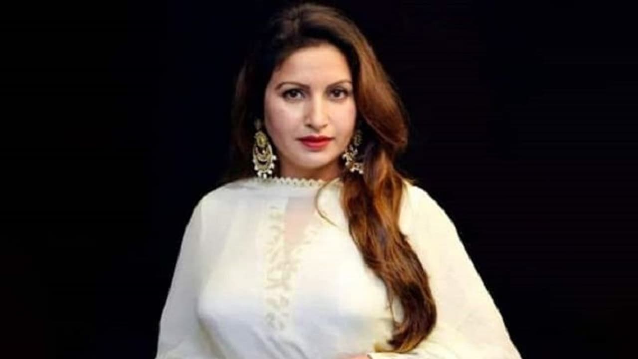 सोनाली फोगाट हत्याकांड: परिवार को मिले दो गुमनाम लेटर, लिखा इन लोगों ने करवाई हत्या सोनाली फोगाट हत्याकांड: परिवार को मिले दो गुमनाम लेटर, लिखा इन लोगों ने करवाई हत्या