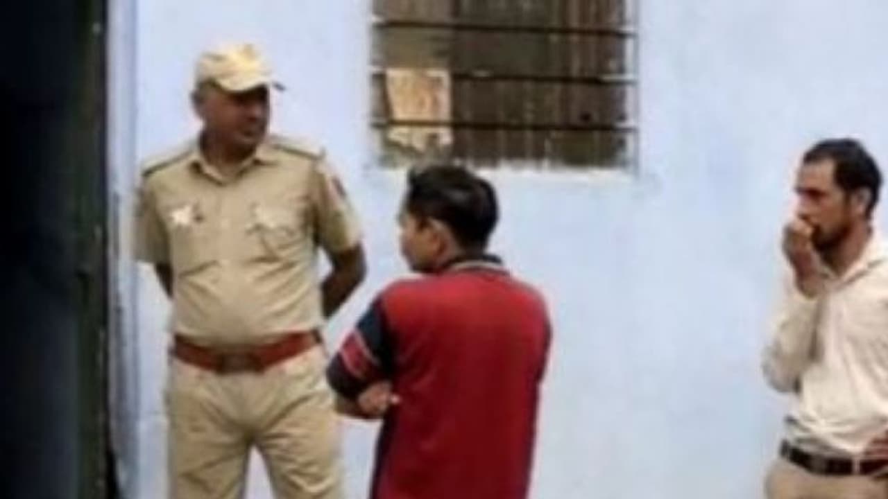 വെള്ളി പാദസരം മോഷ്ടിക്കാൻ വൃദ്ധയുടെ ഇരു കാൽപാദങ്ങളും വെട്ടിമാറ്റി, കൊടും ക്രൂരത 100 വയസുകാരിയോട് വെള്ളി പാദസരം മോഷ്ടിക്കാൻ വൃദ്ധയുടെ ഇരു കാൽപാദങ്ങളും വെട്ടിമാറ്റി, കൊടും ക്രൂരത 100 വയസുകാരിയോട്