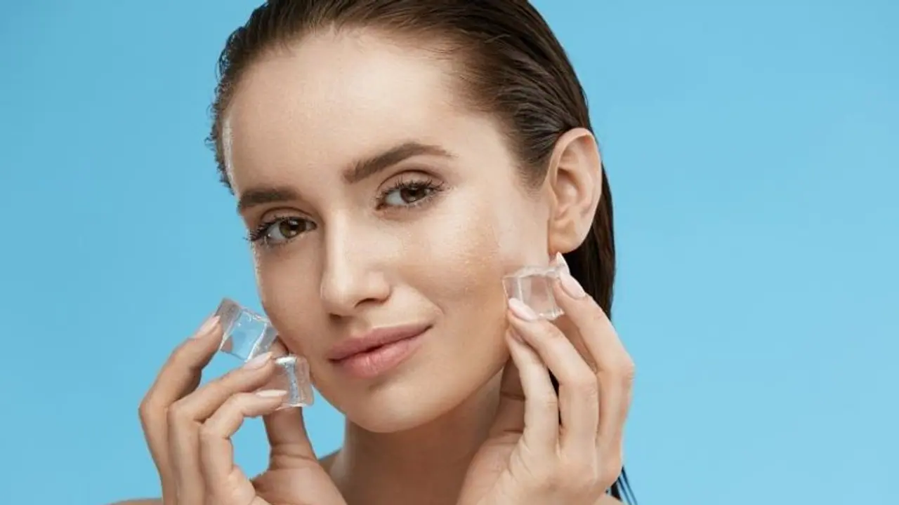 ரோஸ்வாட்டர், வெள்ளரி, மஞ்சள் கொண்டு செய்யப்படும் ஐஸ் கட்டிகள் எதற்கு இதெல்லாம்?