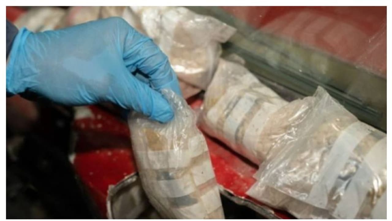 വിമാനത്താവളം വഴി കടത്താന് ശ്രമിച്ചത് ഏഴര ലക്ഷത്തിലേറെ ലഹരി ഗുളികകള് വിമാനത്താവളം വഴി കടത്താന് ശ്രമിച്ചത് ഏഴര ലക്ഷത്തിലേറെ ലഹരി ഗുളികകള്