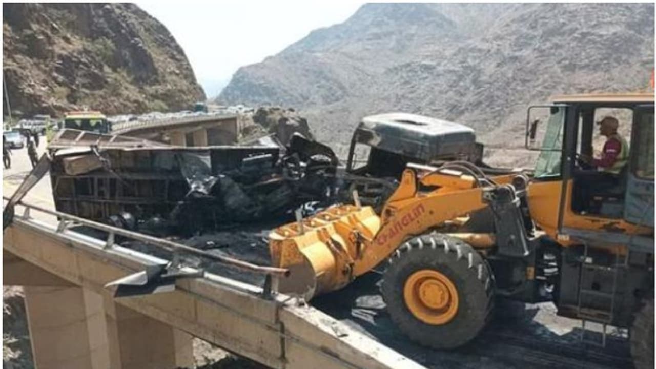  സൗദിയിൽ ട്രെയിലറുകൾ കൂട്ടിയിടിച്ച് കത്തി; ഡ്രൈവർ വെന്തുമരിച്ചു