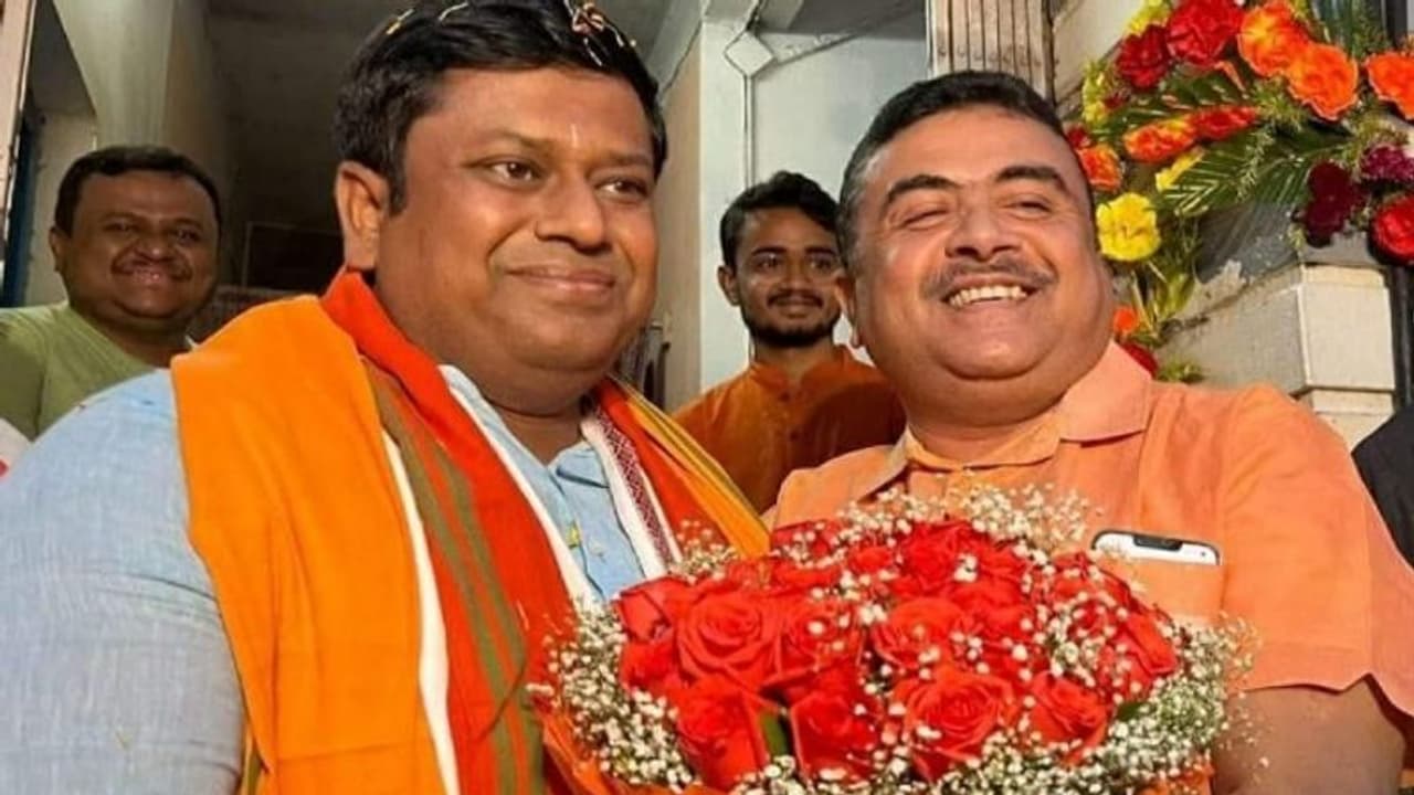 মোমিনপুরে বাইক দোকানে ভাঙচুর প্রসঙ্গে টুইট সুকান্তের, সমর্থন করে পালটা টুইট শুভেন্দুর মোমিনপুরে বাইক দোকানে ভাঙচুর প্রসঙ্গে টুইট সুকান্তের, সমর্থন করে পালটা টুইট শুভেন্দুর