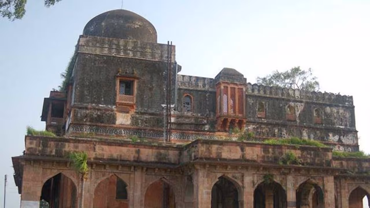 Mahakal Lok: उज्जैन आएं तो मंदिरों के अलावा इन 4 जगह भी जरूर जाएं, ‘जंतर मंतर’ भी है इनमें शामिल Mahakal Lok: उज्जैन आएं तो मंदिरों के अलावा इन 4 जगह भी जरूर जाएं, ‘जंतर मंतर’ भी है इनमें शामिल