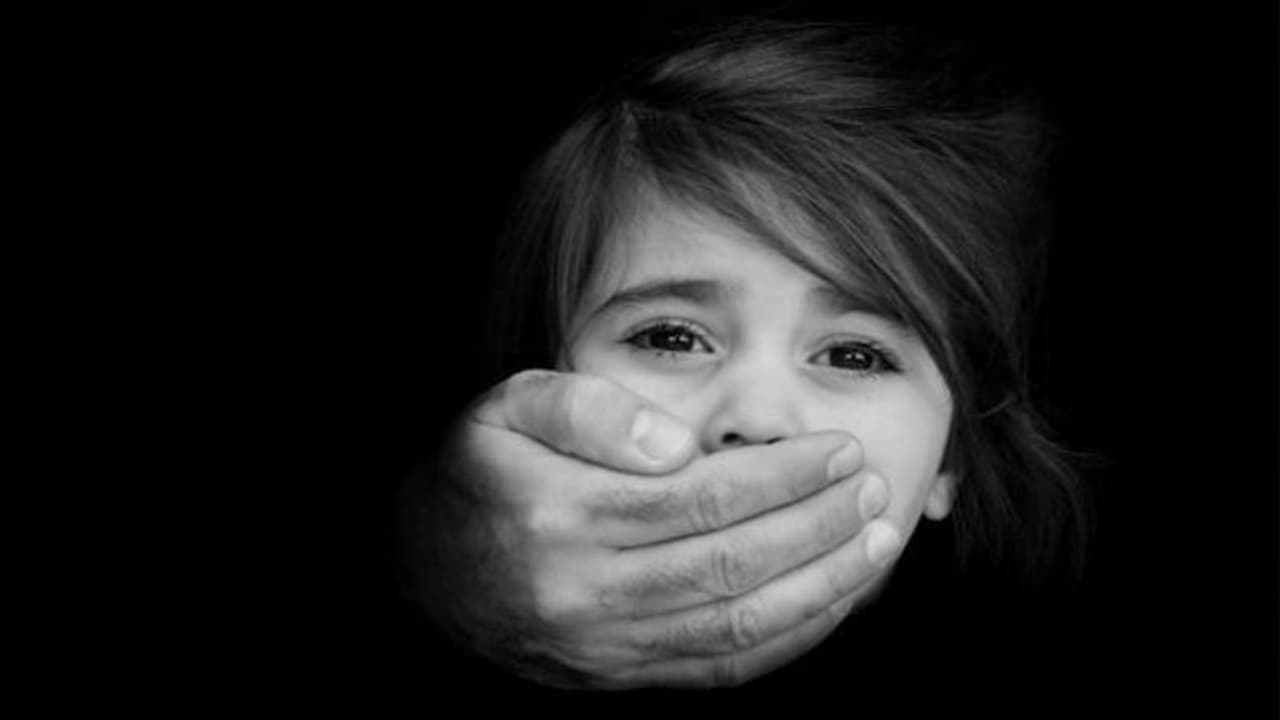 रिश्तों को किया शर्मसार, कलयुगी मां पहले प्रेमी के साथ भागी फिर 40 हजार में किया बेटे का सौदा रिश्तों को किया शर्मसार, कलयुगी मां पहले प्रेमी के साथ भागी फिर 40 हजार में किया बेटे का सौदा