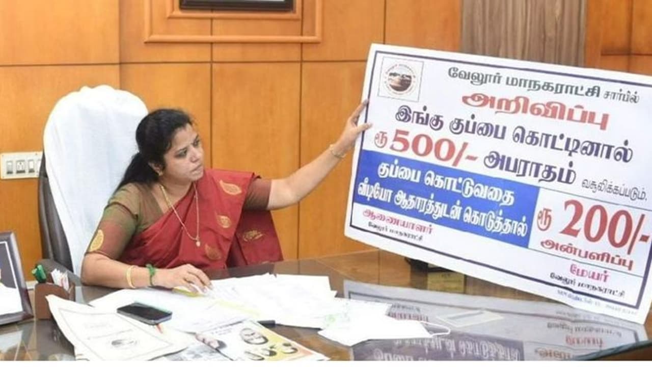 மக்களே ரெடியா !! வெளியே குப்பை போடுவர்களை வீடியோ எடுத்து கொடுத்தால் சன்மானம்.. எங்கு தெரியுமா..? மக்களே ரெடியா !! வெளியே குப்பை போடுவர்களை வீடியோ எடுத்து கொடுத்தால் சன்மானம்.. எங்கு தெரியுமா..?