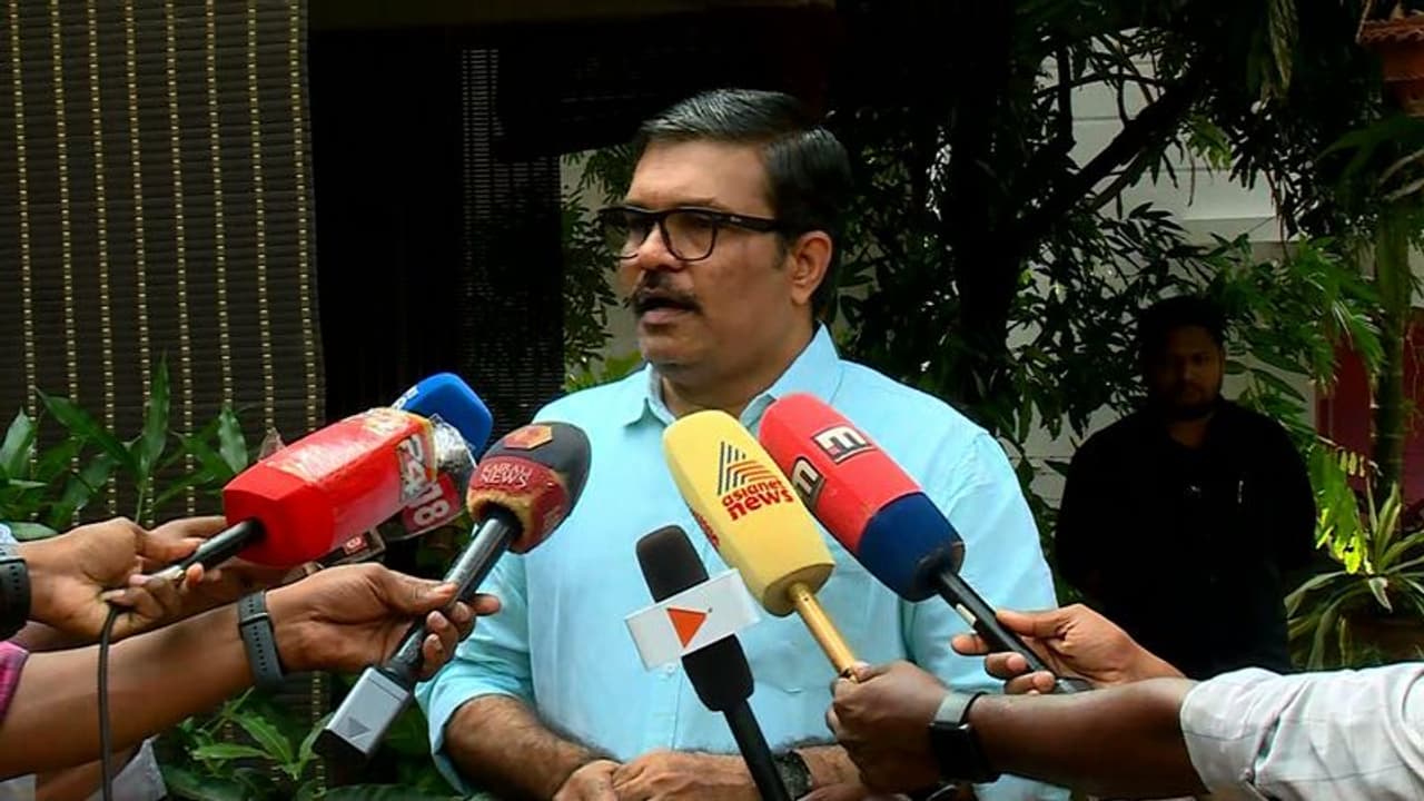 ലഹരിവിരുദ്ധ കാമ്പയിനിടെ പൊള്ളലേറ്റ വിദ്യാർഥിയുടെ ചികിത്സാ ചെലവ് സർക്കാർ ഏറ്റെടുക്കും; ഉറപ്പ് നൽകി മന്ത്രി ലഹരിവിരുദ്ധ കാമ്പയിനിടെ പൊള്ളലേറ്റ വിദ്യാർഥിയുടെ ചികിത്സാ ചെലവ് സർക്കാർ ഏറ്റെടുക്കും; ഉറപ്പ് നൽകി മന്ത്രി