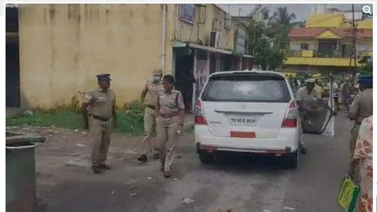 சேலம் அருகே அதிர்ச்சி.. குப்பையில் கிடந்த பச்சிளம் குழந்தை.. அலறியடித்து ஓடிய மக்கள்.. சேலம் அருகே அதிர்ச்சி.. குப்பையில் கிடந்த பச்சிளம் குழந்தை.. அலறியடித்து ஓடிய மக்கள்..