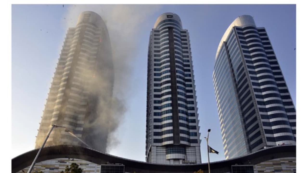 ഇസ്ലാമാബാദിലെ ഏറ്റവും വലിയ ഷോപ്പിംഗ് മാളിൽ വൻ തീപിടിത്തം ഇസ്ലാമാബാദിലെ ഏറ്റവും വലിയ ഷോപ്പിംഗ് മാളിൽ വൻ തീപിടിത്തം