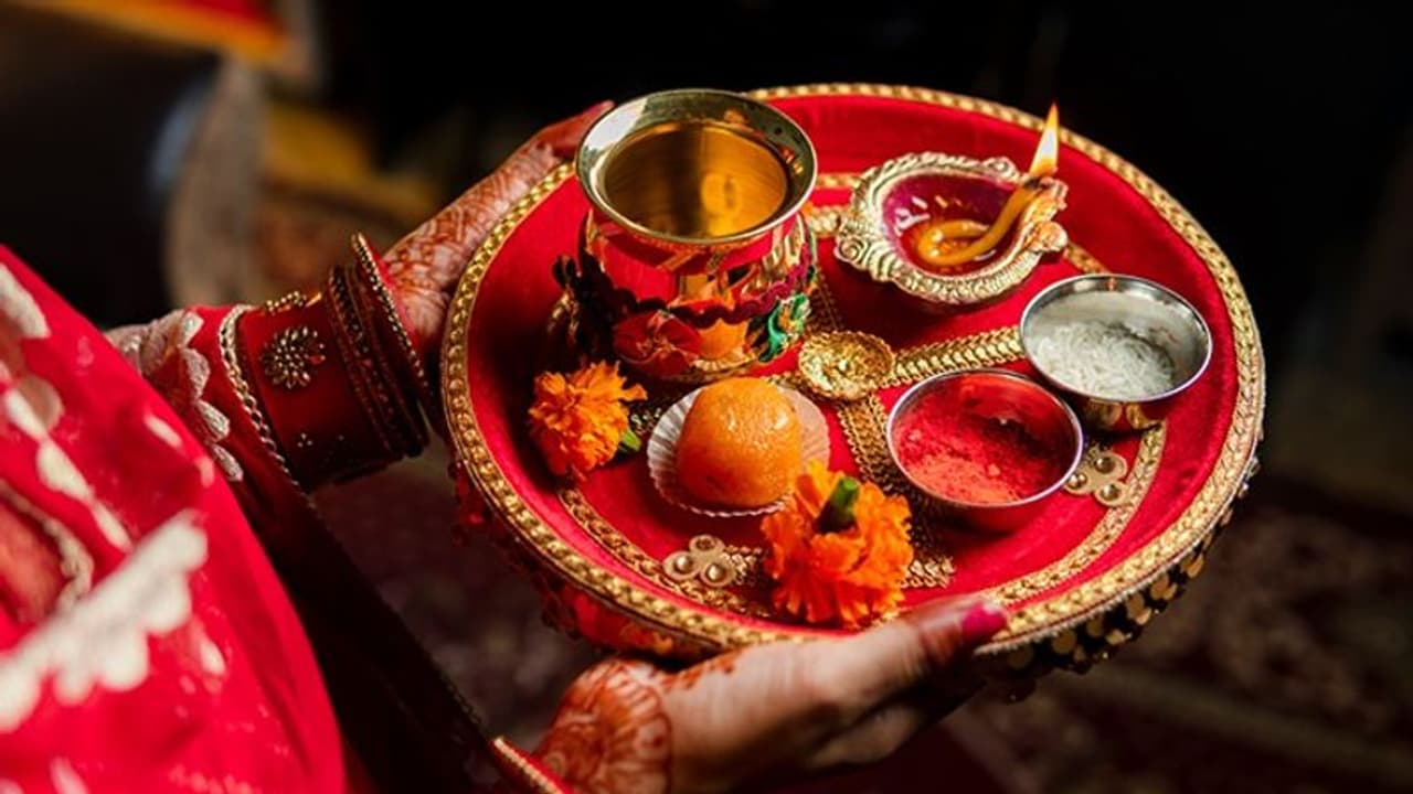 ৪৬ বছর পর করওয়াচৌথে বিরল কাকতালীয় যোগ,বিবাহিতদের মিলবে শুভ ফল 