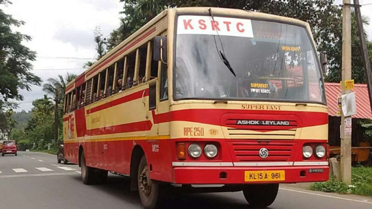 പാറശ്ശാല ഡിപ്പോയിൽ മിന്നൽ പരിശോധന; വീഴ്ച വരുത്തിയവർക്കെതിരെ നടപടി; സൂപ്രണ്ടിനും അസിസ്റ്റന്റിനും സ്ഥലം മാറ്റം