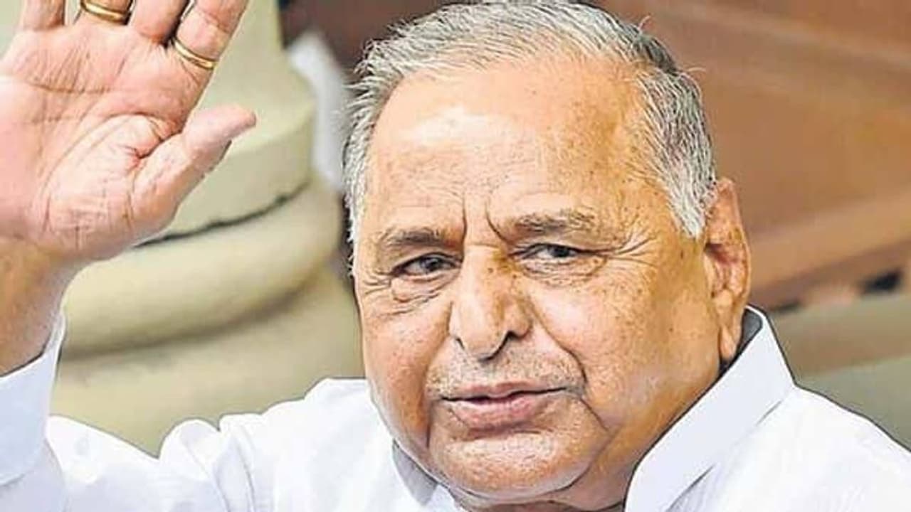 சமூக நீதி, மதச்சார்பின்மை கொள்கைகளில் உறுதியாக களமாடிய முலாயம்.. தாங்க முடியாத துயரத்தில் அன்சாரி.. சமூக நீதி, மதச்சார்பின்மை கொள்கைகளில் உறுதியாக களமாடிய முலாயம்.. தாங்க முடியாத துயரத்தில் அன்சாரி..