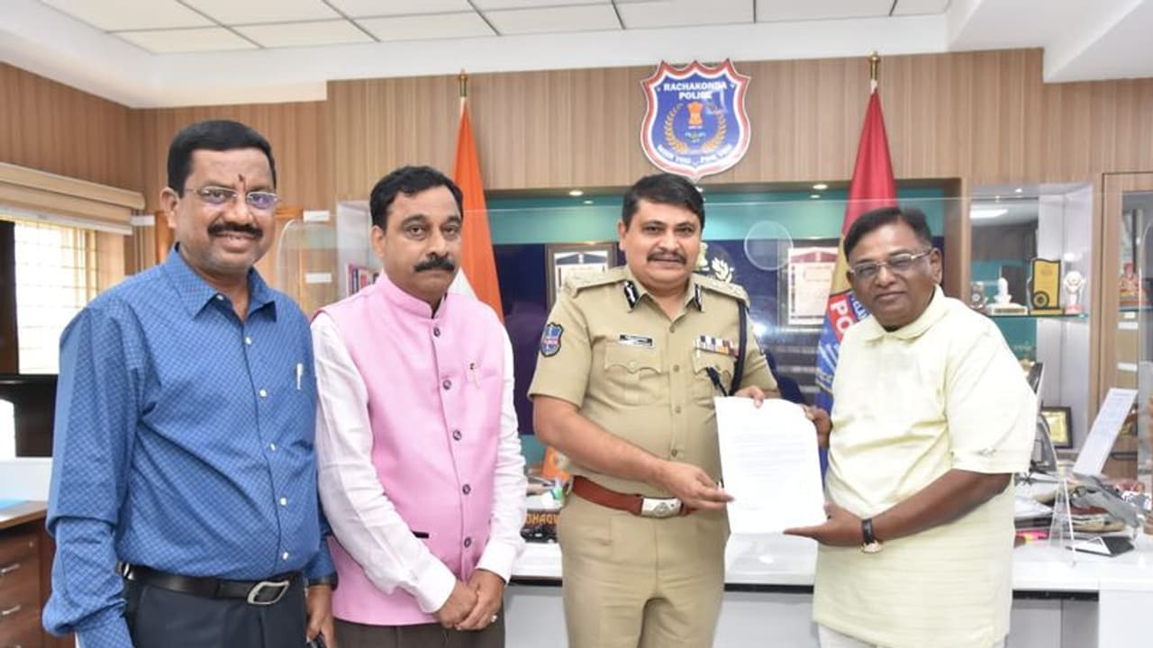 హైదరాబాద్ క్రికెట్ అసోసియేషన్ పై మరో ఫిర్యాదు.. హైదరాబాద్ క్రికెట్ అసోసియేషన్ పై మరో ఫిర్యాదు..