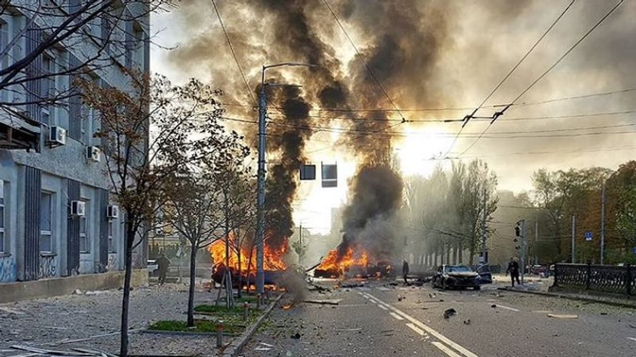 रूस ने यूक्रेन पर दागी 75 मिसाइलें, धमाकों से दहली राजधानी कीव, 8 की मौत, 24 घायल रूस ने यूक्रेन पर दागी 75 मिसाइलें, धमाकों से दहली राजधानी कीव, 8 की मौत, 24 घायल