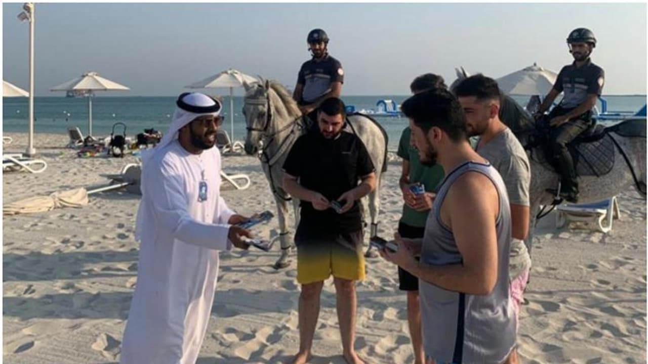 രാത്രികാലങ്ങളില്‍ ബീച്ചില്‍ നീന്താന്‍ ഇറങ്ങരുത്; അപകട മുന്നറിയിപ്പുമായി അബുദാബി പൊലീസ്