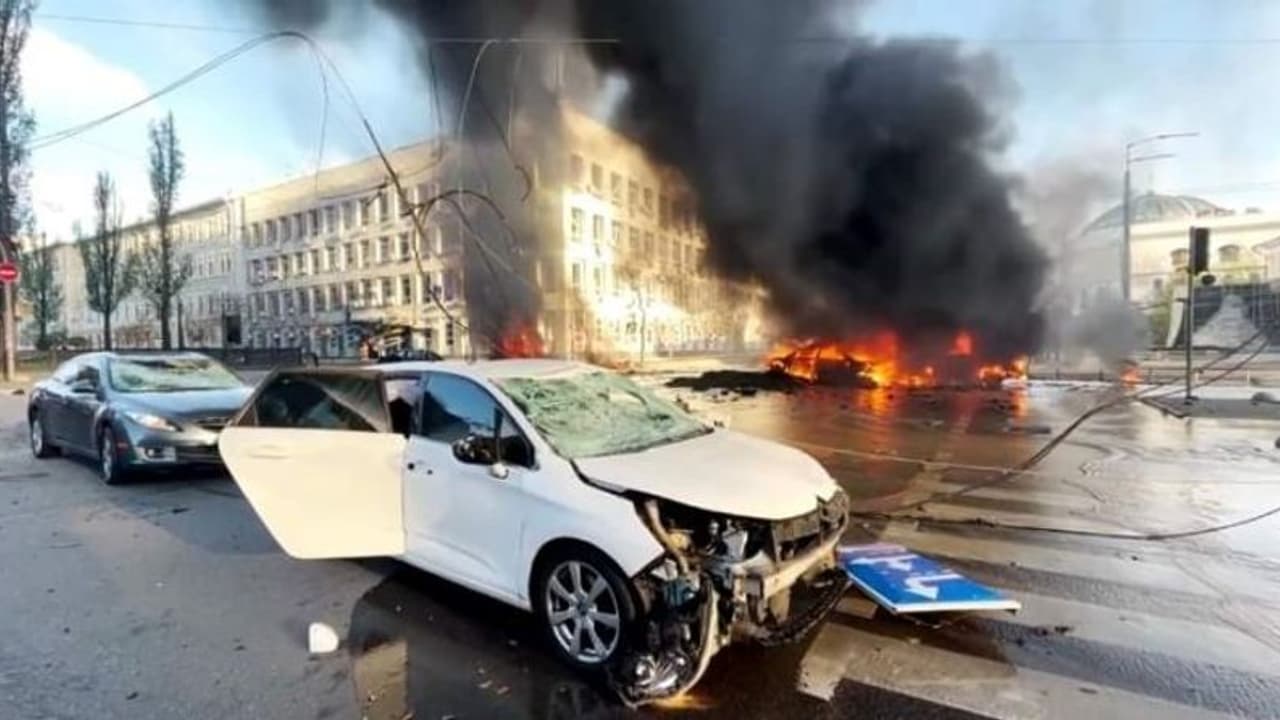 तत्काल यहां से निकल जाएं इंडियंस...रूसी राष्ट्रपति पुतिन ने यूक्रेन के 4 हिस्सों में लगाया मार्शल लॉ तत्काल यहां से निकल जाएं इंडियंस...रूसी राष्ट्रपति पुतिन ने यूक्रेन के 4 हिस्सों में लगाया मार्शल लॉ