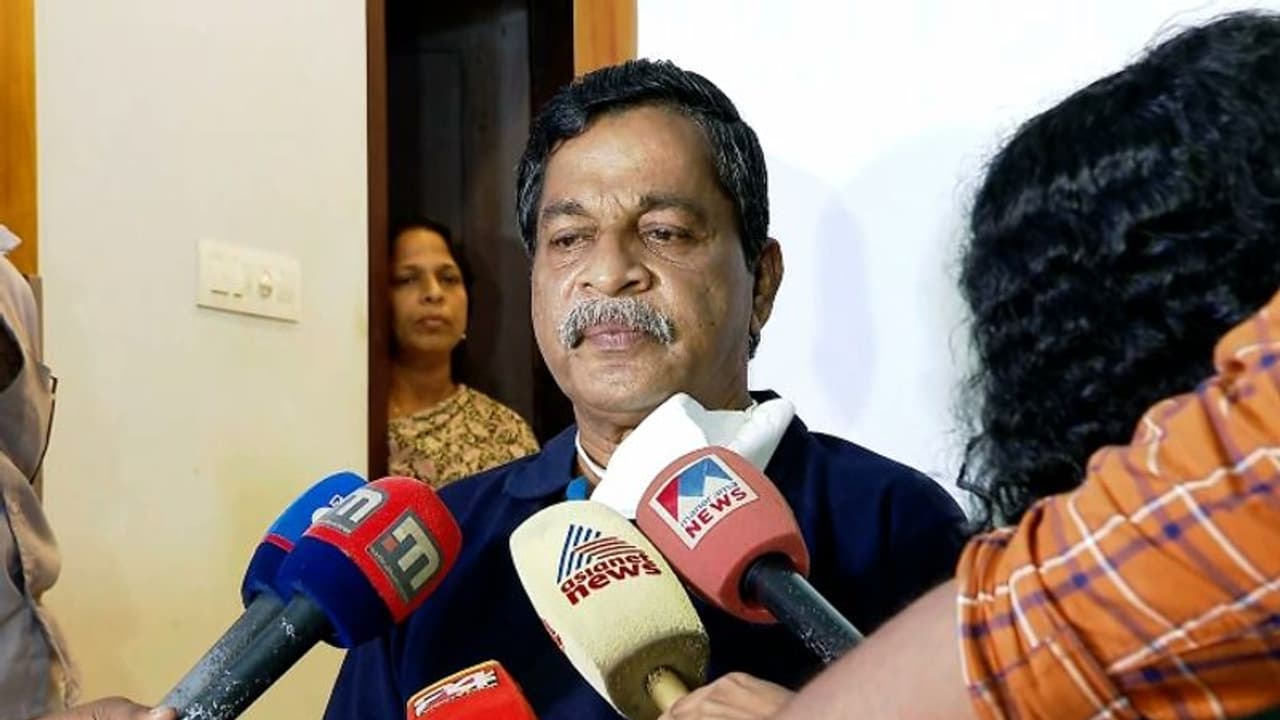 'ഇങ്ങനെയെങ്കിൽ നീതി കിട്ടുമെന്ന് തോന്നുന്നില്ല, മെഡി. കോളേജ് ആക്രമണത്തിൽ രാഷ്ട്രീയ ഇടപെടൽ' 'ഇങ്ങനെയെങ്കിൽ നീതി കിട്ടുമെന്ന് തോന്നുന്നില്ല, മെഡി. കോളേജ് ആക്രമണത്തിൽ രാഷ്ട്രീയ ഇടപെടൽ'