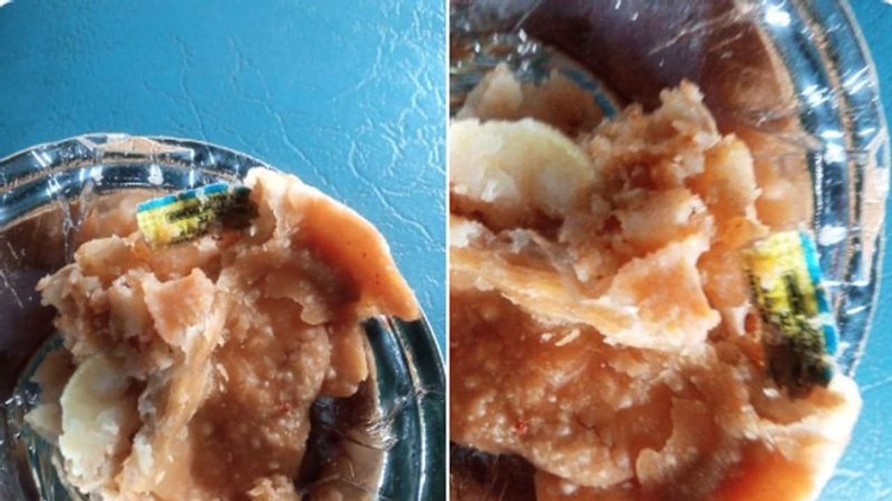 ട്രെയിനിലെ സമൂസയില്‍ 'മഞ്ഞകടലാസ്'; യാത്രക്കാരന്‍റെ പരാതിയില്‍ ഐആര്‍സിടിസി പ്രതികരിച്ചത് ഇങ്ങനെ