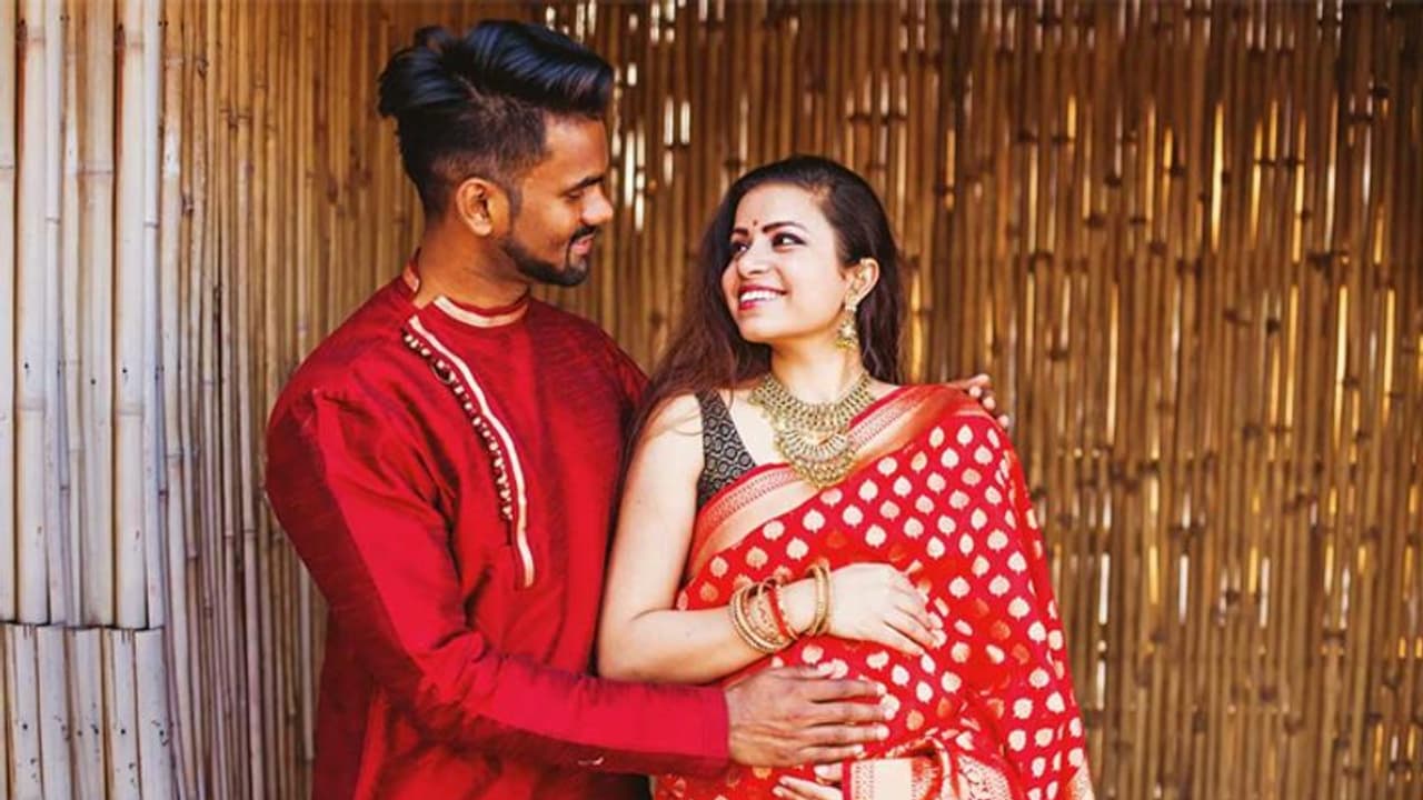 प्रेगनेंसी के दौरान करवा चौथ में रख रहे हैं व्रत, तो इन चीजों का रखें खास ख्याल प्रेगनेंसी के दौरान करवा चौथ में रख रहे हैं व्रत, तो इन चीजों का रखें खास ख्याल