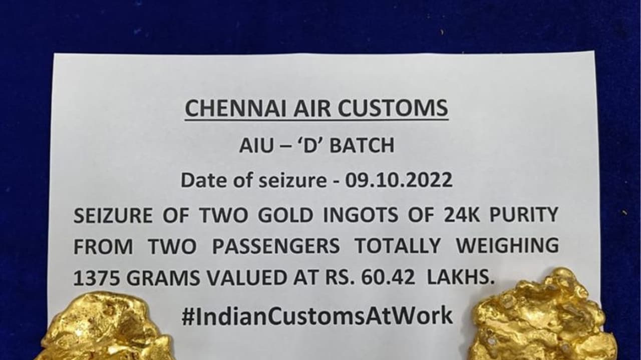 சென்னை விமான நிலையத்தில் ரூ.1.37 கோடி மதிப்பிலான தங்கம் பறிமுதல் சென்னை விமான நிலையத்தில் ரூ.1.37 கோடி மதிப்பிலான தங்கம் பறிமுதல்