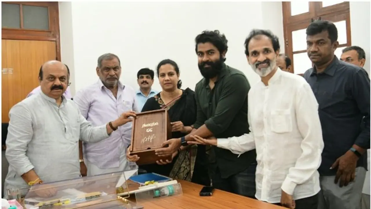 ಸಿಎಂ ಭೇಟಿಯಾದ ರಾಜ್ ಕುಟುಂಬ; 'ಗಂಧದ ಗುಡಿ' ಪ್ರೀ ರಿಲೀಸ್ ಈವೆಂಟ್‌ಗೆ ಆಹ್ವಾನ