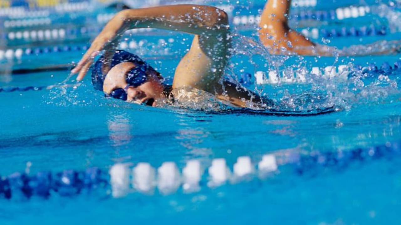 നീന്തലിന്റെ ആരോഗ്യഗുണങ്ങളെ കുറിച്ചറിയം നീന്തലിന്റെ ആരോഗ്യഗുണങ്ങളെ കുറിച്ചറിയം