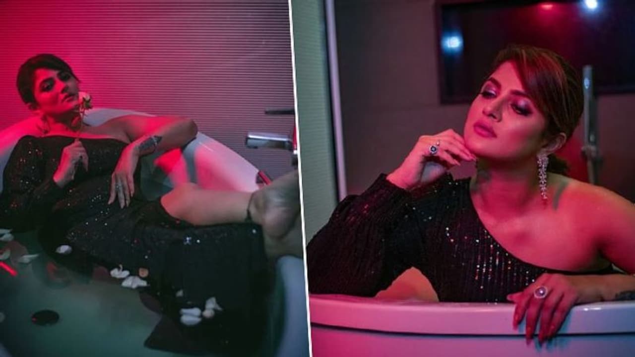 অনাবৃত উরু, বাথটবে শুয়ে আলোআধারিতে কী করছেন শ্রাবন্তী, উন্মুক্ত শরীরে চোখ আটকে ভক্তদের