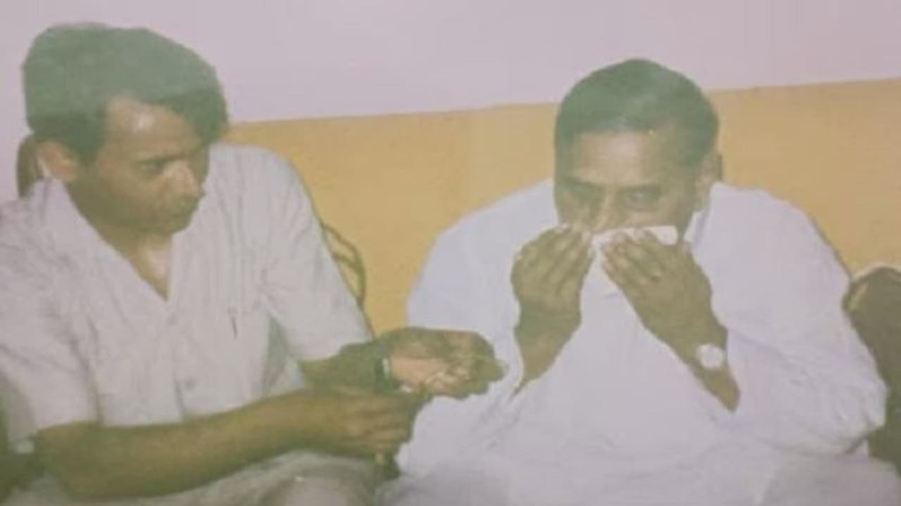 Mulayam Singh Yadav: उड़द की दाल और मिस्सी रोटी के दीवाने थे नेताजी, मट्ठा संग ताजा मक्खन भी था बेहद पसंद Mulayam Singh Yadav: उड़द की दाल और मिस्सी रोटी के दीवाने थे नेताजी, मट्ठा संग ताजा मक्खन भी था बेहद पसंद