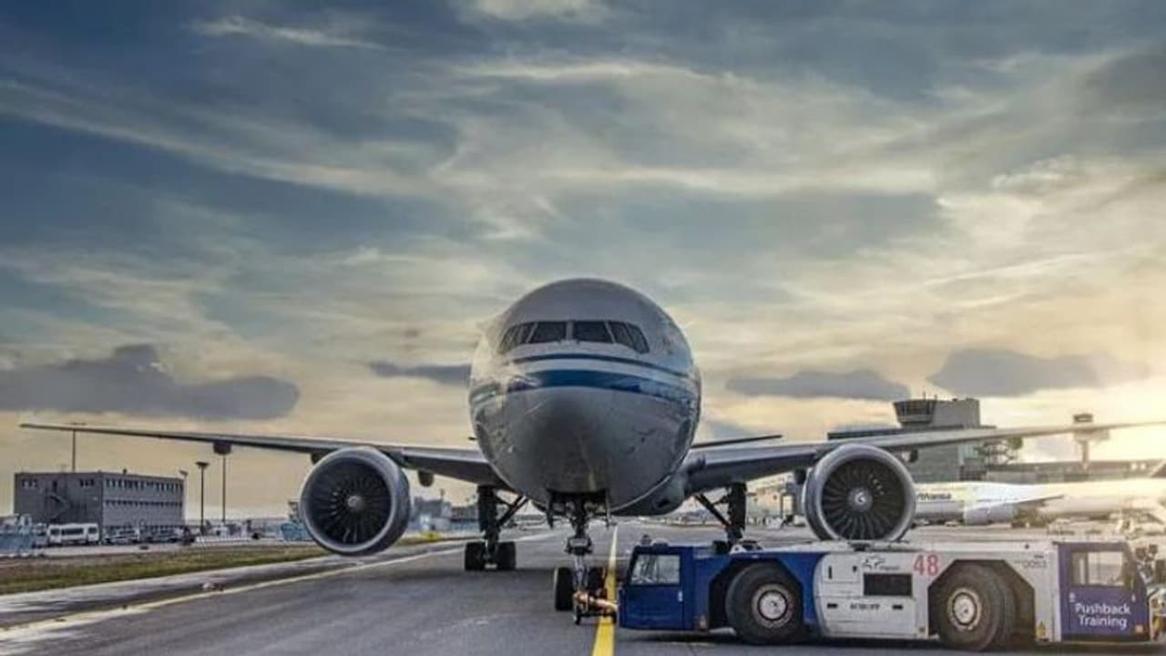 ಒಡಿಶಾ ಮಾಜಿ ಸಿಎಂ ಬಿಜು ಪಟ್ನಾಯಕ್ ಓಡಿಸಿದ್ದ ‘Dakota’ ವಿಮಾನ ಇನ್ನು ಸ್ಮಾರಕ ಒಡಿಶಾ ಮಾಜಿ ಸಿಎಂ ಬಿಜು ಪಟ್ನಾಯಕ್ ಓಡಿಸಿದ್ದ ‘Dakota’ ವಿಮಾನ ಇನ್ನು ಸ್ಮಾರಕ