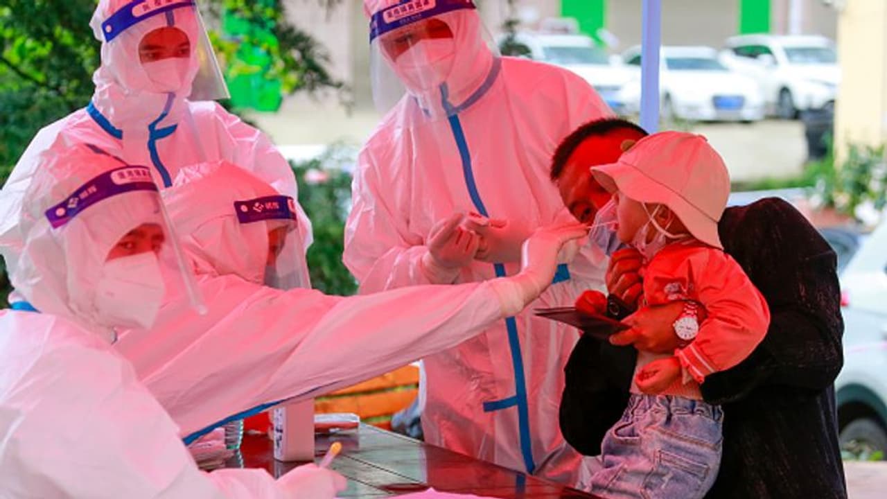 അതിവേഗം വ്യാപിക്കുന്ന രണ്ട് ഒമിക്രോണ് വകഭേദങ്ങള് ചൈനയില് പിടിമുറുക്കുന്നു അതിവേഗം വ്യാപിക്കുന്ന രണ്ട് ഒമിക്രോണ് വകഭേദങ്ങള് ചൈനയില് പിടിമുറുക്കുന്നു