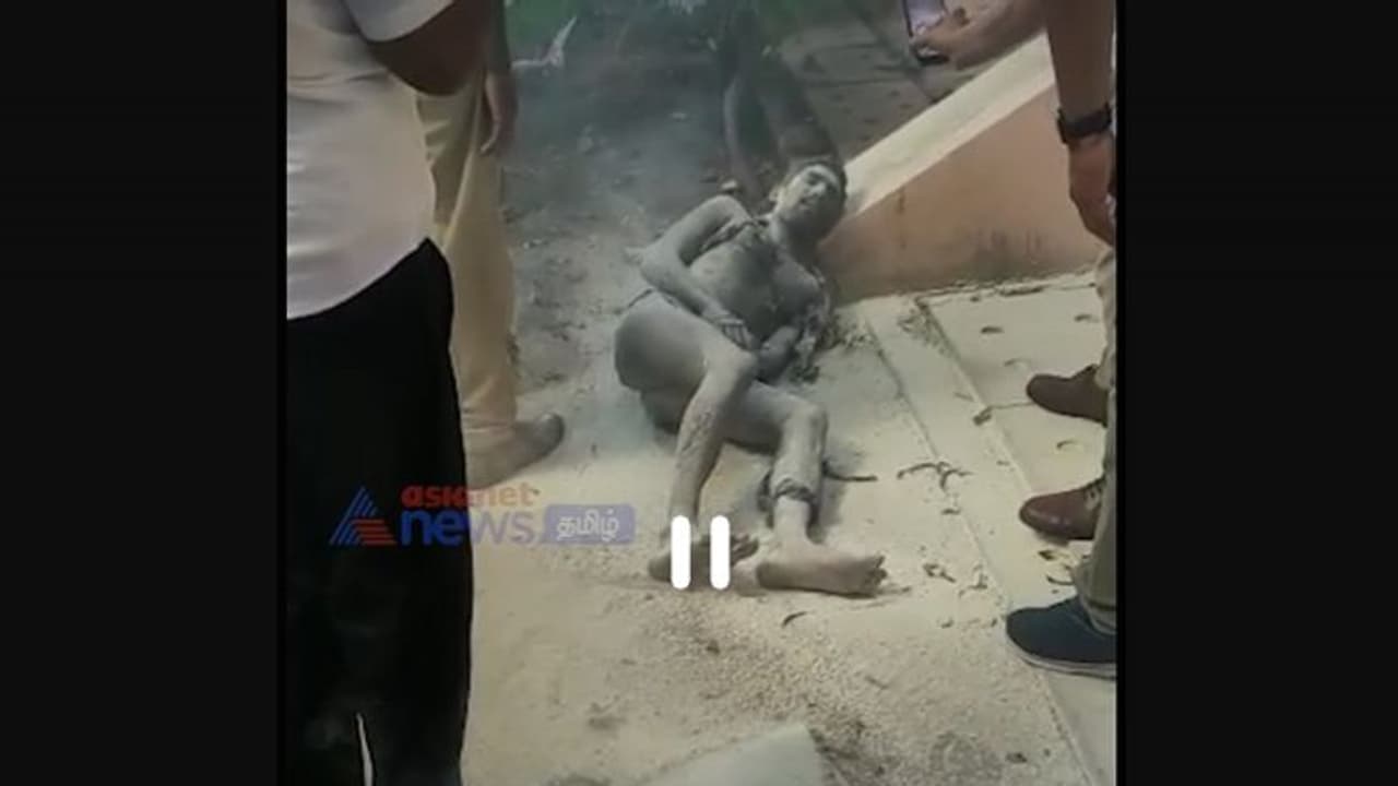 மகனுக்கு ஜாதி சான்றிதழ் வழங்காததால் சென்னை உயர்நீதிமன்றத்தில் தந்தை தீக்குளிப்பு மகனுக்கு ஜாதி சான்றிதழ் வழங்காததால் சென்னை உயர்நீதிமன்றத்தில் தந்தை தீக்குளிப்பு