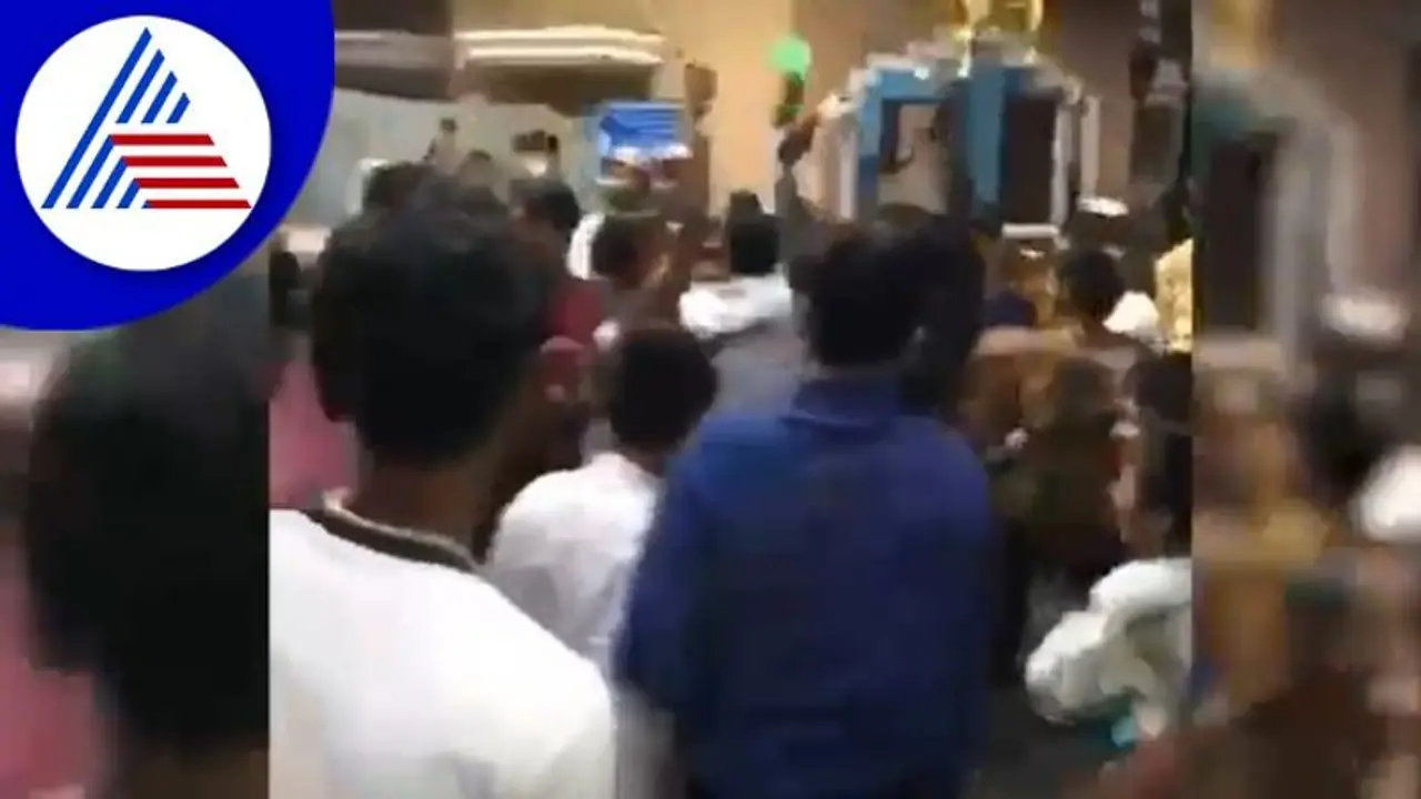 ಹಬ್ಬದಂದು ಮುಸ್ಲಿಂ ಯುವಕರ ಪುಂಡಾಟ, ಮಾರಕಾಸ್ತ್ರ ಹಿಡಿದು ಹಿಂದೂ ವಿರೋಧಿ ಭಾಷಣದ ತುಣುಕಿಗೆ ಡಾನ್ಸ್! ಹಬ್ಬದಂದು ಮುಸ್ಲಿಂ ಯುವಕರ ಪುಂಡಾಟ, ಮಾರಕಾಸ್ತ್ರ ಹಿಡಿದು ಹಿಂದೂ ವಿರೋಧಿ ಭಾಷಣದ ತುಣುಕಿಗೆ ಡಾನ್ಸ್!