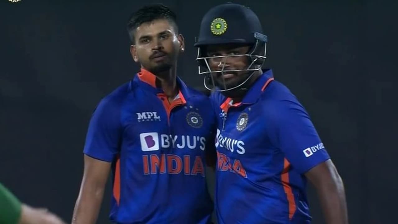 Ind vs NZ ಶಿಖರ್, ಗಿಲ್ ಶ್ರೇಯಸ್ ಆಕರ್ಷಕ ಫಿಫ್ಟಿ; ಭಾರತ ಎದುರು ಪಂದ್ಯ ಗೆಲ್ಲಲು ಕಿವೀಸ್ಗೆ ಕಠಿಣ ಗುರಿ..! Ind vs NZ ಶಿಖರ್, ಗಿಲ್ ಶ್ರೇಯಸ್ ಆಕರ್ಷಕ ಫಿಫ್ಟಿ; ಭಾರತ ಎದುರು ಪಂದ್ಯ ಗೆಲ್ಲಲು ಕಿವೀಸ್ಗೆ ಕಠಿಣ ಗುರಿ..!