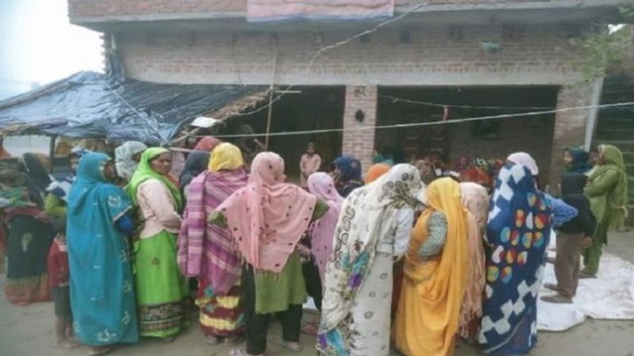 बदायूं: गर्भवती महिला समेत दो बहनों की धारदार हथियार से हत्या, इस वजह से पति के भाइयों ने दिया घटना को अंजाम बदायूं: गर्भवती महिला समेत दो बहनों की धारदार हथियार से हत्या, इस वजह से पति के भाइयों ने दिया घटना को अंजाम