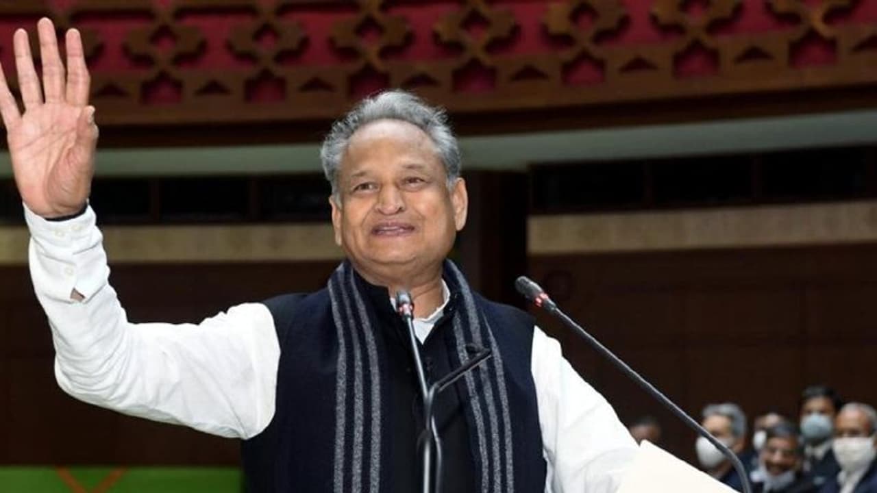  CM अशोक गहलोत का मास्टरस्ट्रोक: बिना ब्याज पर लाखों रुपए दे रही सरकार, 15 दिन में आएगा पैसा जानिए इसके नियम