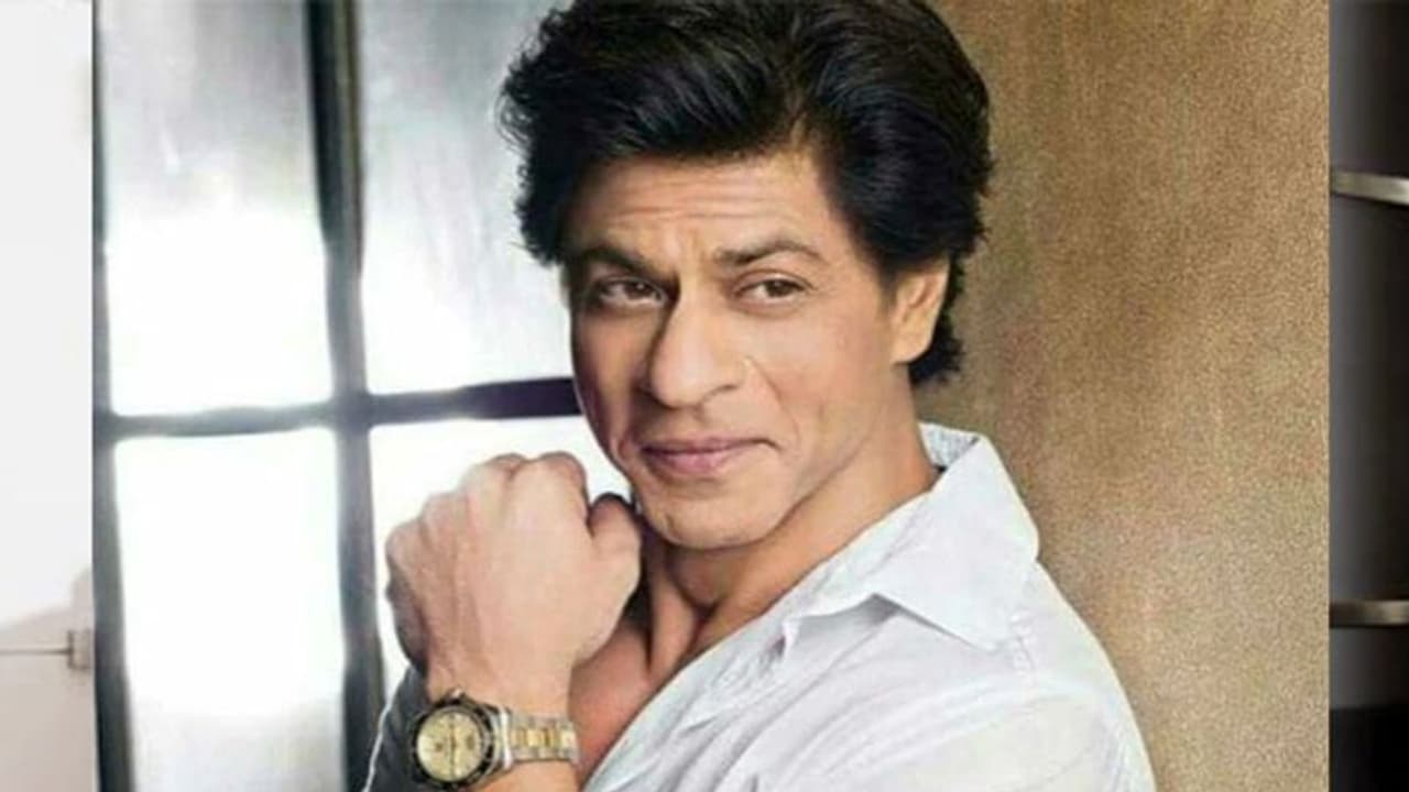 एक बार फिर KING साबित हुए शाहरुख खान, जानें आखिर ऐसा क्या कर बैठे हर तरफ हो रही उनकी ही बात एक बार फिर KING साबित हुए शाहरुख खान, जानें आखिर ऐसा क्या कर बैठे हर तरफ हो रही उनकी ही बात