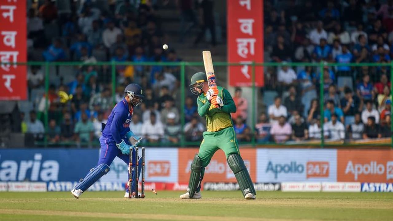 T20 World Cup: जीत के साथ ही टीम इंडिया के सेमीफाइनल का टिकट पक्का, जानें दोनों देशों की क्या होगी प्लेइंग XI T20 World Cup: जीत के साथ ही टीम इंडिया के सेमीफाइनल का टिकट पक्का, जानें दोनों देशों की क्या होगी प्लेइंग XI