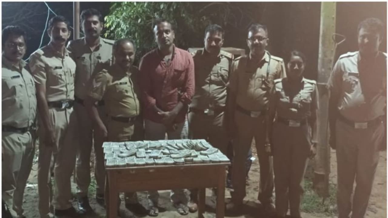 50 ലക്ഷത്തിന്‍റെ കള്ളപ്പണം എക്സൈസ് വകുപ്പ് പിടികൂടി; ബാങ്കിലെത്തിച്ച് എണ്ണിയപ്പോള്‍ 10 ലക്ഷം കാണാനില്ല!