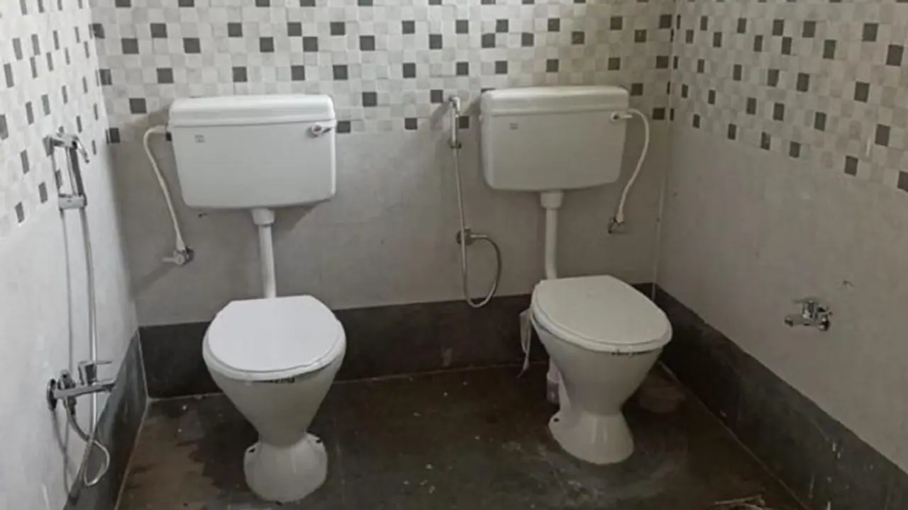 Tamil Nadu: ಸ್ಟಾಲಿನ್‌ ಉದ್ಘಾಟಿಸಿದ ಒಂದೇ ಸ್ನಾನಗೃಹದಲ್ಲಿ 2 ಕಮೋಡ್‌!