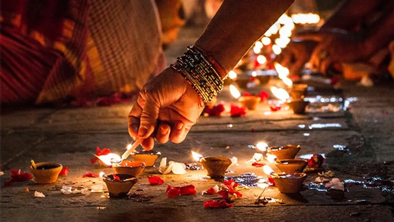 Diwali 2022: दिवाली की सफाई में भूलकर भी न फेंके ये चीजें, रूठ जाएंगी लक्ष्मी Diwali 2022: दिवाली की सफाई में भूलकर भी न फेंके ये चीजें, रूठ जाएंगी लक्ष्मी
